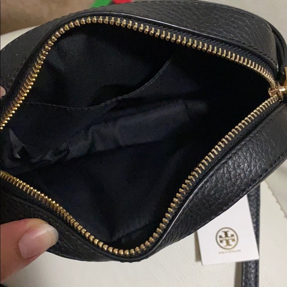 Tory Burch Logo Round Crossbody - Picture 4 of 8